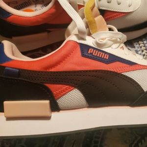 Puma Sneakers
